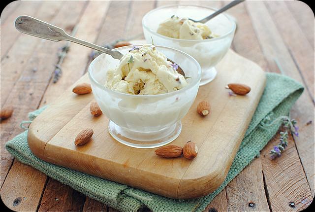 Roasted Almond Icecream - 500 Ml